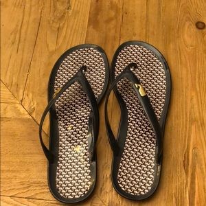 Vineyard Vines Flip Flops